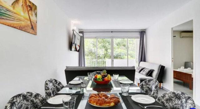 Appartement TRINITE, 3 chambres, 6 personnes, Saint Denis, Book Apartment Hotels in Saint-Denis with Parking, near Trinity Park, Parking