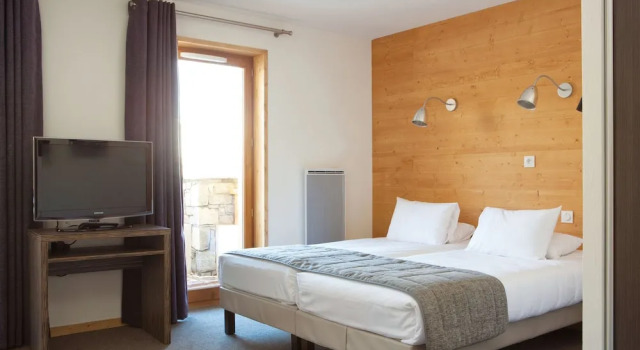 Кровать в общем номере с 2 комнатами Lagrange Vacances L'Alpenrose