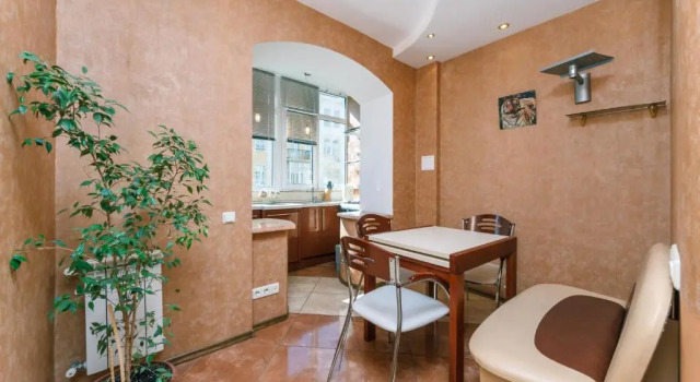HouseHome, Забронировать Отель Недорогие отели Киева, рядом с Нулевой километр Украины, недорого
