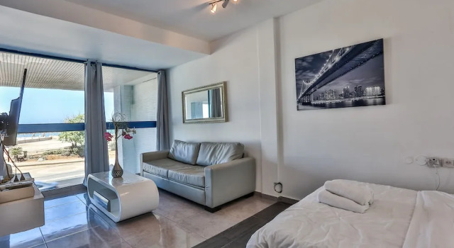Полулюкс с балконом The Sea Apartments Tel Aviv by different locations