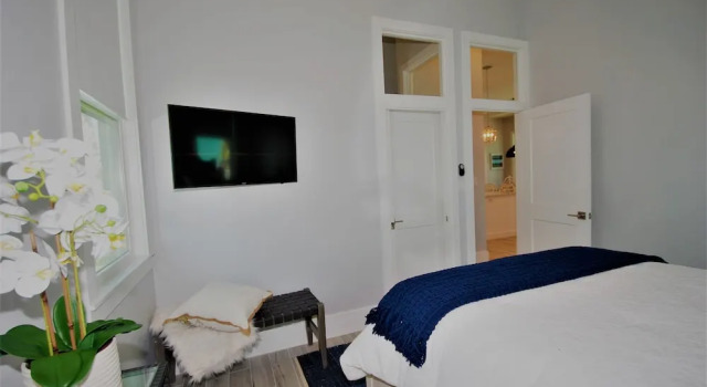 Коттедж с 3 комнатами Seaglass Cottage - Private Home At The Shores 3 Bedroom Home by RedAwning