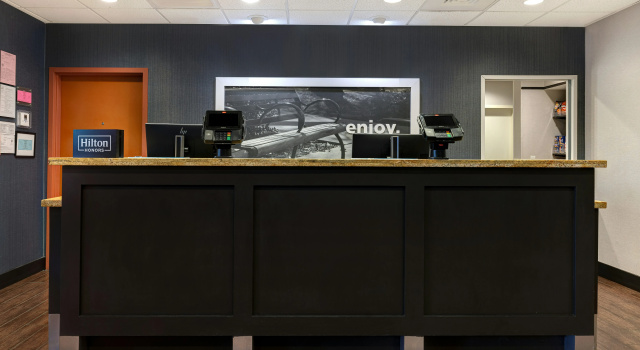 Hampton Inn & Suites San Luis Obispo, Забронировать Отель Сан-Луис-Обиспо San Luis Obispo County, рядом с Sunset Drive-In Theatre