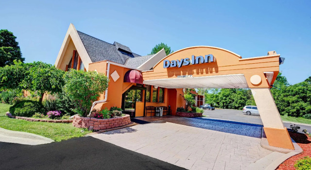 Четырёхместный номер Standard Days Inn by Wyndham Ann Arbor