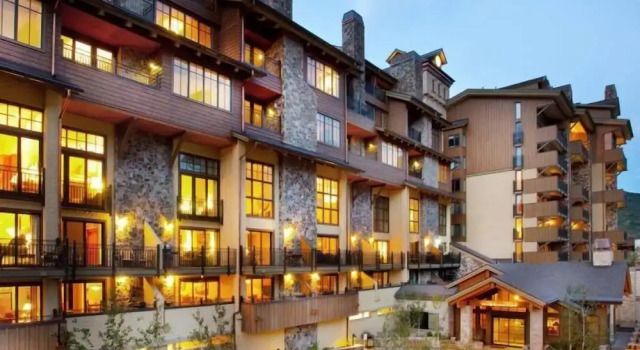 Vail Lionshead Village 3 Bedroom Plus Den With Mountain View, Забронировать Апартаменты/квартира Отели Вейл с парковкой, Парковка
