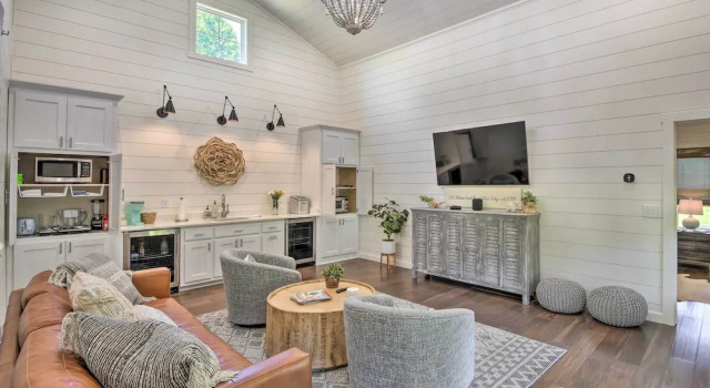Коттедж Blue Ridge Cottage: Modern Solace in the Mountains