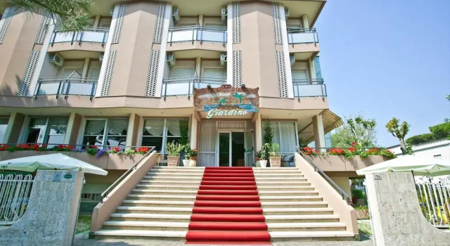 MEMÒ Cesenatico, Забронировать Отель Отели Чезенатико с парковкой, Парковка