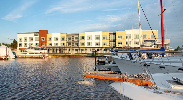 Двухместный люкс с видом на гавань Fairfield Inn & Suites By Marriott Duluth Waterfront