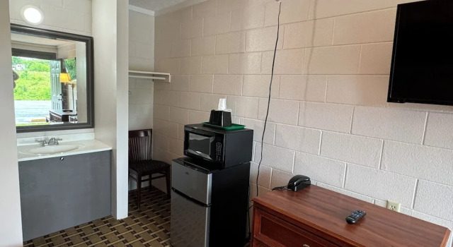 Четырёхместный номер Standard Economy Inn