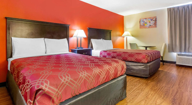 Четырёхместный номер Standard Econo Lodge Burlington I-40