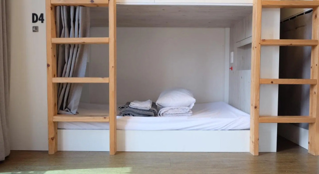 Кровать в общем номере (мужской номер) Bed Radio Dongmoon - Hostel