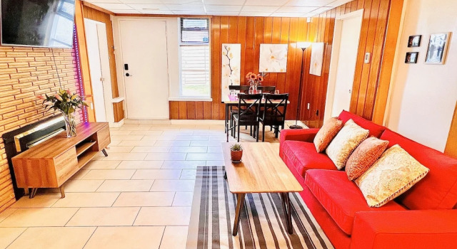 Апартаменты ART House Burnaby Two Bedrooms Suite