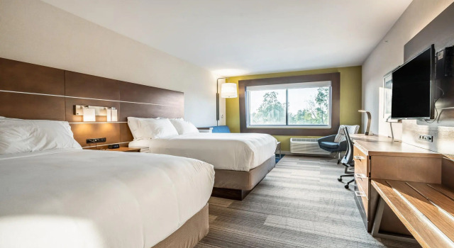Четырёхместный номер Standard Holiday Inn Express & Suites Platteville by IHG