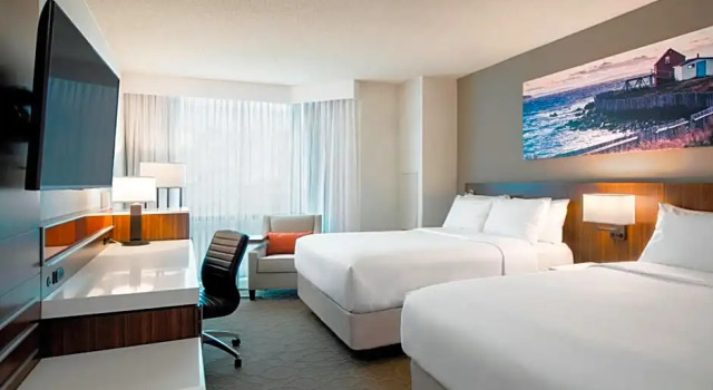 Четырёхместный номер Standard Delta Hotels by Marriott St. Johns Conference Centre