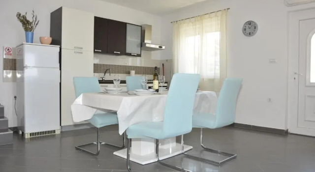 Апартаменты с видом на бассейн Apartments Maro