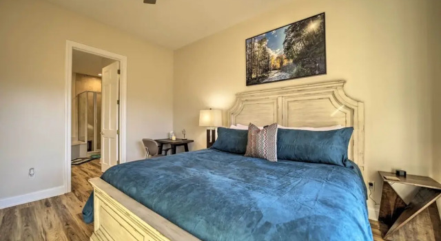 Апартаменты Beautiful Whittier Condo w/ Deck + Mtn Views!