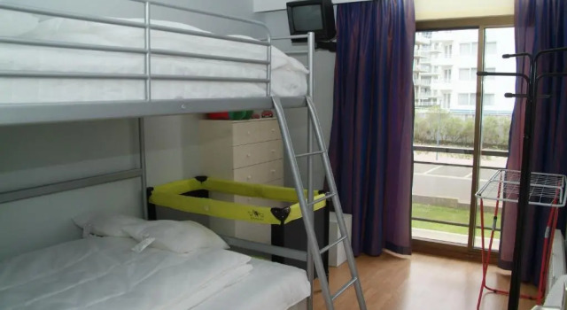 Ruim, lichtrijk appartement met groot terras uitstekend gelegen in De Panne