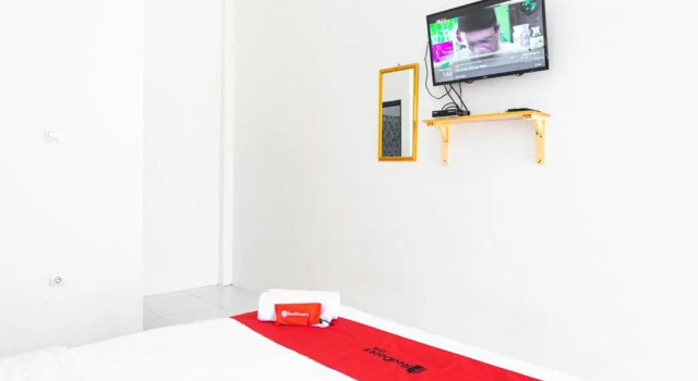 Двухместный номер Standard RedDoorz Syariah near Jatisampurna Hospital