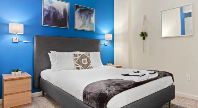 Downtown Durham 2BR Apt Walk Everywhere & Wifi, Забронировать Отель Отели Дарем с парковкой, рядом с Завод медовых напитков Honey Girl, Парковка