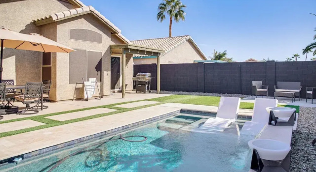 Коттедж 2 Mi to Surprise Stadium! Snowbird Haven w/ Pool