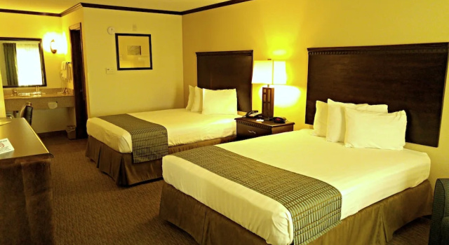 Standard Vierer Zimmer Cochran Inn & Suites