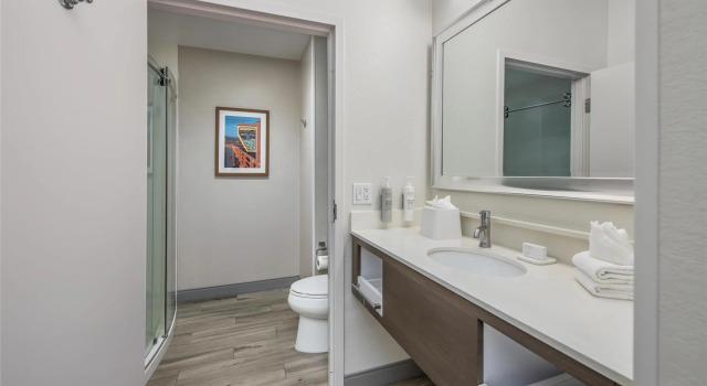 Номер Standard с видом на гавань Hampton Inn Channel Islands Harbor