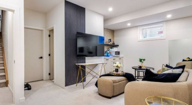 Cozy Luxury Suite with Private Movie Theatre