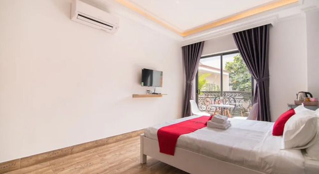 RedDoorz Plus near Tan Son Nhat Airport 3