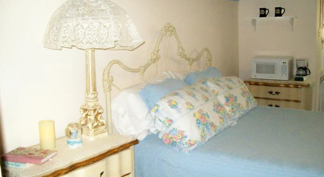 Baker St. Harbour Waterfront Bed and Breakfast, Забронировать Отель Гранбери Dallas - Fort Worth Metropolitan Area, рядом с Hood County Jail and Historical Museum