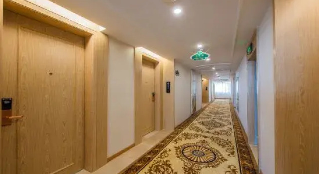 Vienna International Hotel (Xinyang High Speed Rail East Station Branch), Book Hotel Xinyang Henan