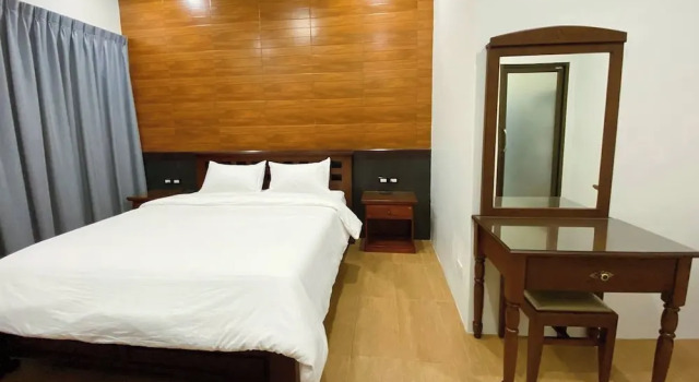 Люкс Sanaepatan Home Resort - เสน่ห์ป่าตาล โฮม รีสอร์ต