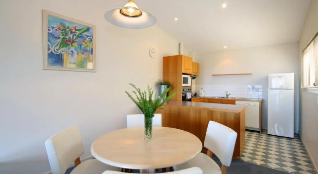 Апартаменты Lorne Ocean Sun Apartments