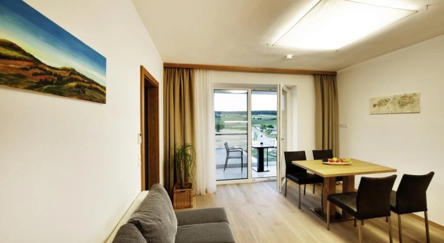 Gut Leithaberg, Book Hotel Neusiedl am See 