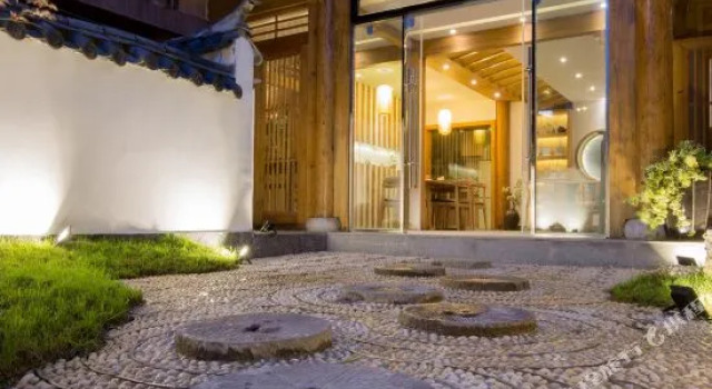 Huasu Boutique Inn, Забронировать Бутик-отель Лицзян Юньнань, рядом с Улица Сквер-стрит Древнего города Даянь