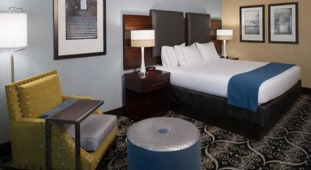 Номер Standard Holiday Inn Express and Suites Kansas City Airport by IHG