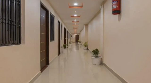 Goroomgo Kashi Grand Residency Varanasi