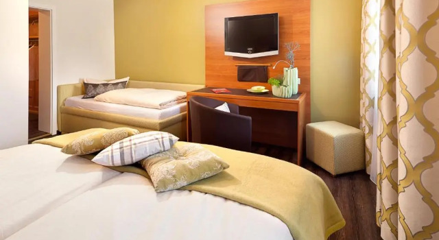 Трёхместный номер Standard Altstadthotel "Zum Hechten"