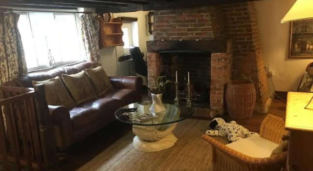 Cosy, historic, pet friendly cottage, Petworth, Забронировать Отель Отели Исторического графства Суссекса с парковкой, Парковка