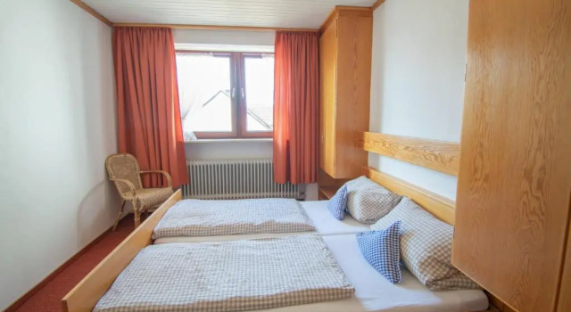 Четырёхместный номер Economy Hotel Laufelder Hof