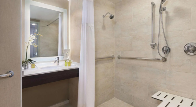 Четырёхместный номер Standard The Inn at Penn, A Hilton Hotel