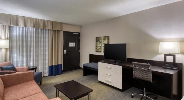 Люкс c 1 комнатой Holiday Inn & Suites Atlanta Airport North by IHG