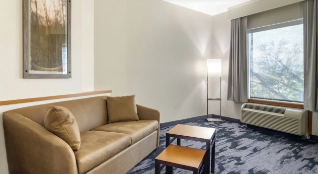 Люкс Fairfield Inn & Suites by Marriott Commerce