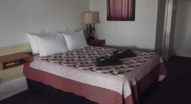 Country Roads Motor Inn, Забронировать Отель Отели Уэст-Уайалонг с парковкой, рядом с Аквапарк Holland Park Swim Centre, Парковка