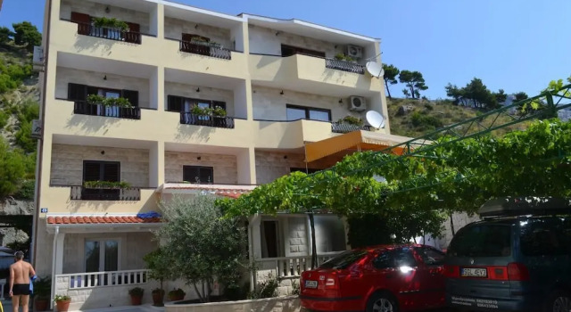 Apartments Karlo, Book Lejlighed Hoteller i Split Region med parkering, Parkering