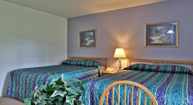 Cedarbrook Hotel Room w/2 doubles 101, Varaa Hotelli Hotellit New England uima-altaalla, Uima-allas