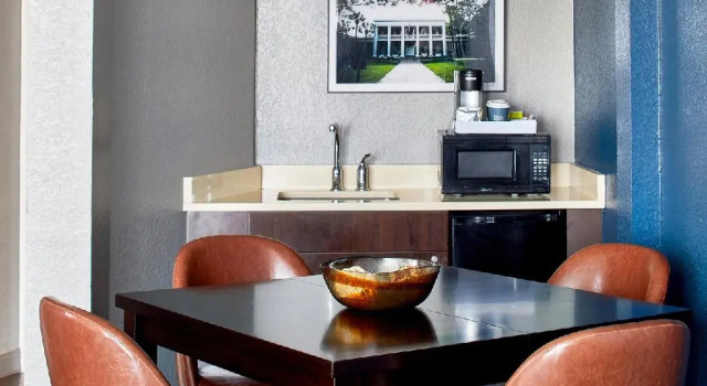 Двухместный полулюкс Four Points by Sheraton Tallahassee Downtown