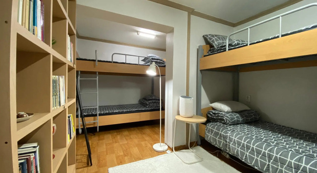 Кровать в общем номере Saesori Guesthouse