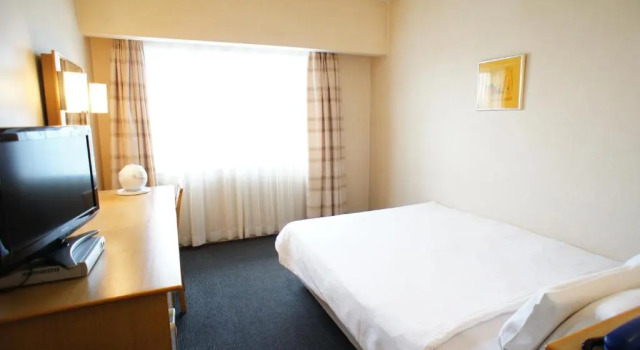 Кровать в общем номере (женский номер) Hiyori Hotel Osaka Suminoekoen Station