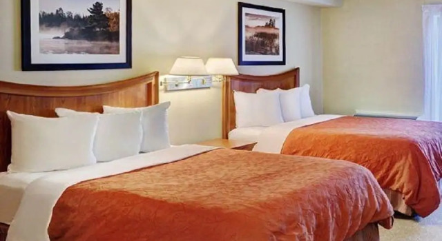 Четырёхместный номер Standard Thompsons Best Value Inn & Suites