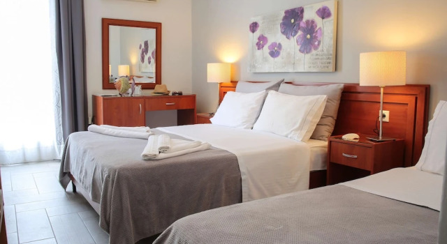 Номер Superior с балконом и с частичным видом на море Chryssi Akti, Sure Hotel Collection