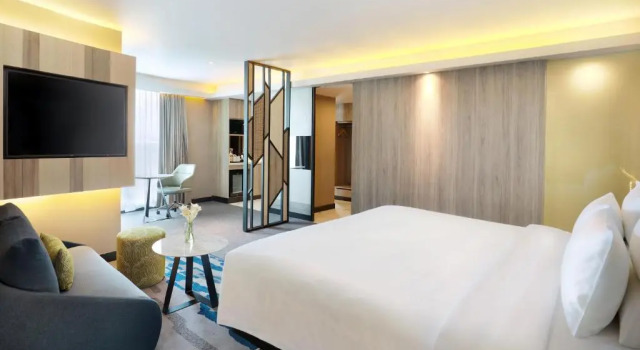 Полулюкс Novotel Suites Yogyakarta Malioboro